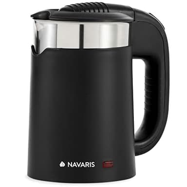 Navaris Mini Bollitore Acqua da Viaggio 0,5L - Boiler Piccolo Elettrico Portatile in Acciaio Inox 16x11x17cm - 1100 Watt con 2 Tazze Camping Facili da Lavare - Nero