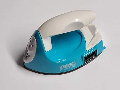 Mini ferro da stiro, funzionante senza vapore, per patchwork, con piastra antiaderente. Ideale per patchwork, applicazioni, fibra Angelina e origami, per stirature rapide e piccoli ritocchi. Doppio voltaggio. Potenza: 25 W.
