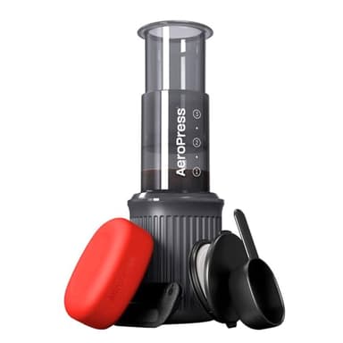 AeroPress Go Kit Viaggio – Caffettiera Portatile 3 in 1: combina French Press, Pour-over ed Espresso – Caffè senza Amarezza – Macchina per Caffè Portatile per Viaggio & Campeggio