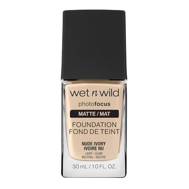 Wet n Wild - Photo Focus Foundation - Fondotinta Avorio Nude - Copertura Intensa, Per una Pelle Impeccabile in Foto - Riduce Linee Sottili, Macchie e Rughe - Vegan