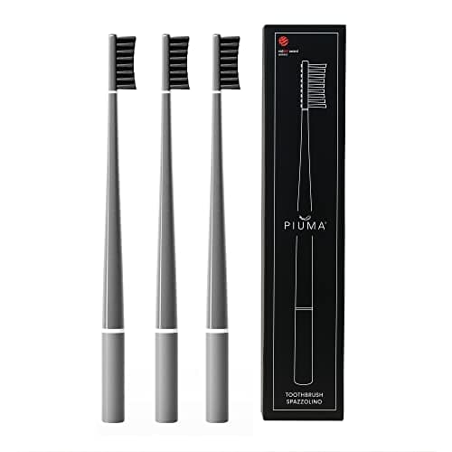 PIUMA Ricarica 3x - Lo Spazzolino da Denti Italiano Manuale Eco con Design Innovativo Brevettato che Permette una Profonda e Completa Pulizia Dentale - Riciclabile e Made in Italy - [3 Spazzolini]
