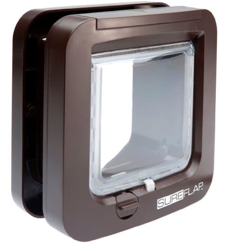 Gattaiola con lettore di microchip SureFlap Sure Petcare, compatibile con Targhetta per collare RFID e microchip, installabile su porte, finestre e pareti, Marrone, richiede 4 batterie AA (non incl.)